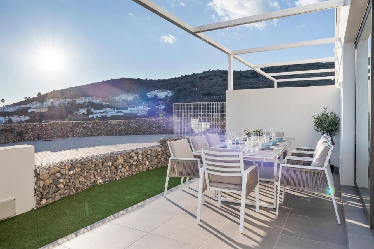 Casa moderna con vistas panorámicas al mar en Alya - B&B Sitio de Calahonda