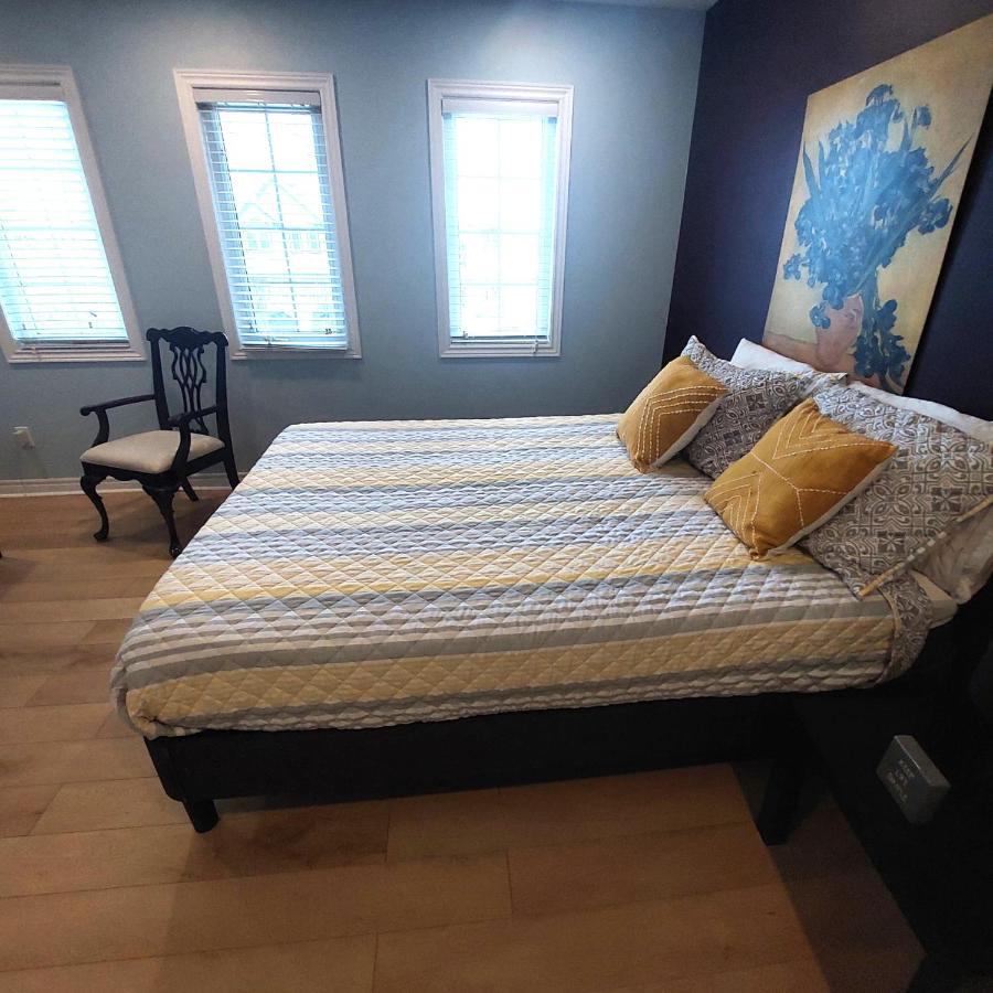Nimo Homestay - B&B Guelph
