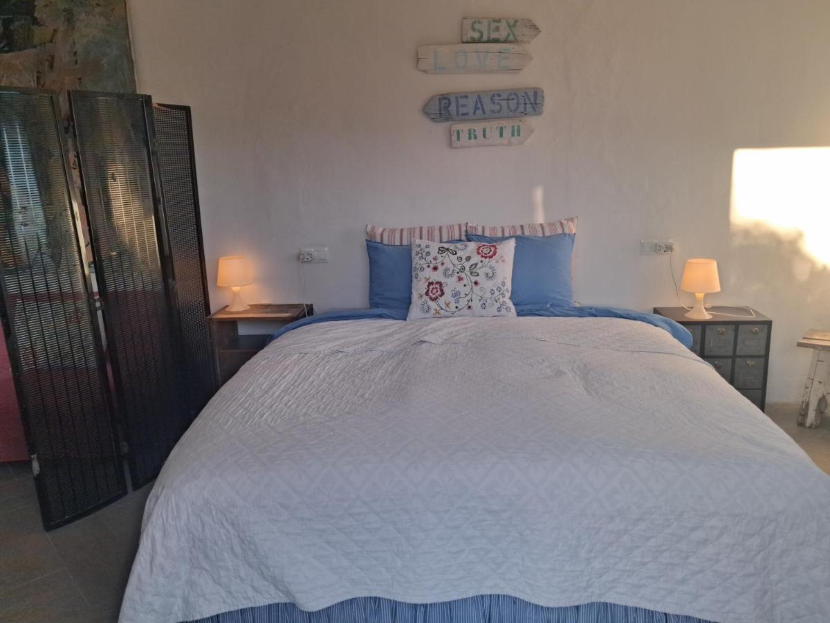 Studio in Finca Molino in Almayate with Pool, Sea Views, Family Touch & Dog Madness - Bed and Breakfast Vélez-Málaga
