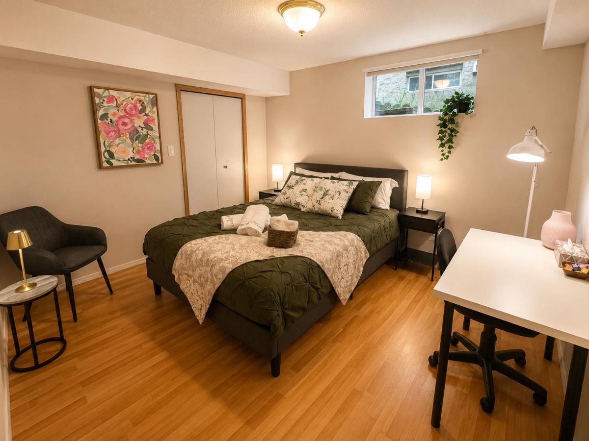 Kamer met Queensize Bed en Gedeelde Badkamer