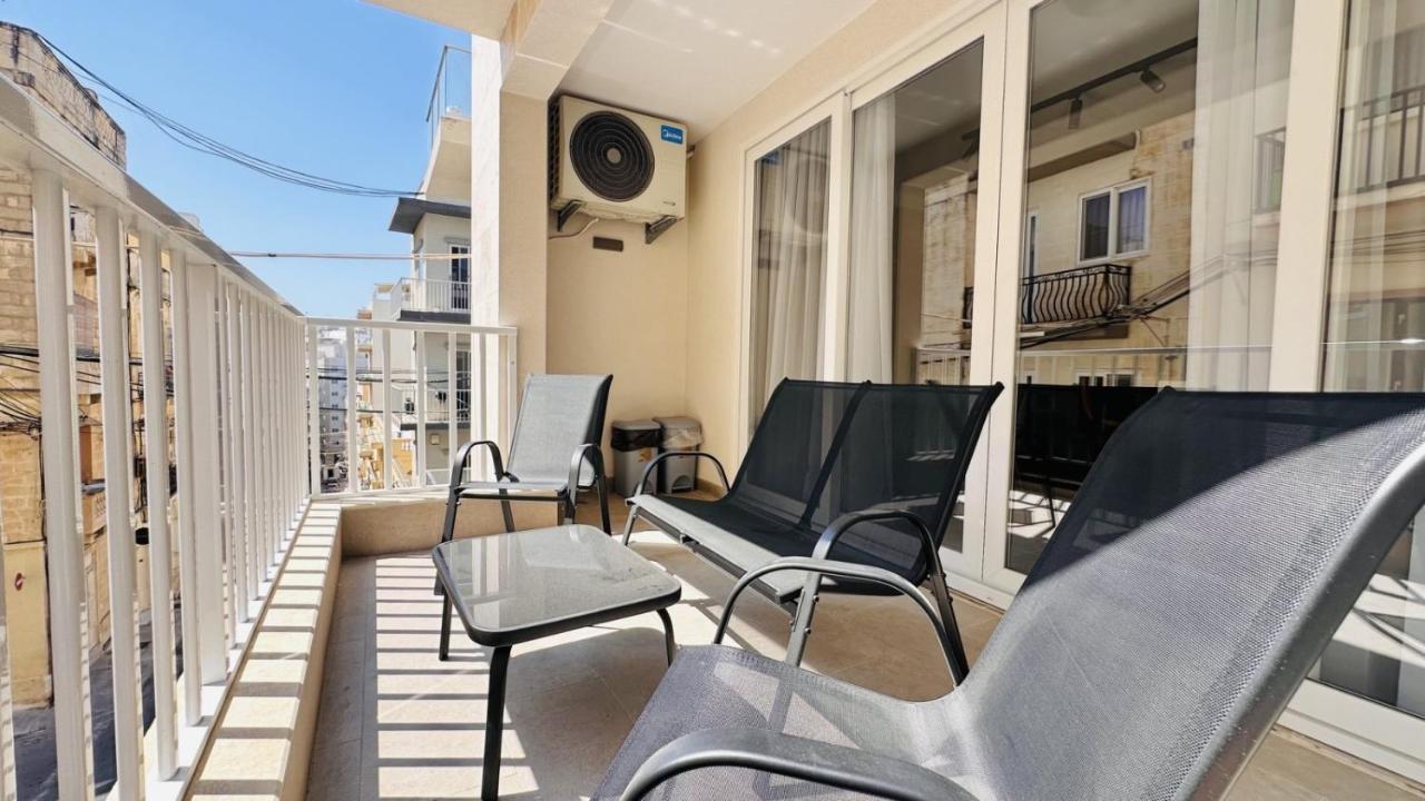 Opulent 2 bedroom short walk from the waterfront - Bed and Breakfast Sliema
