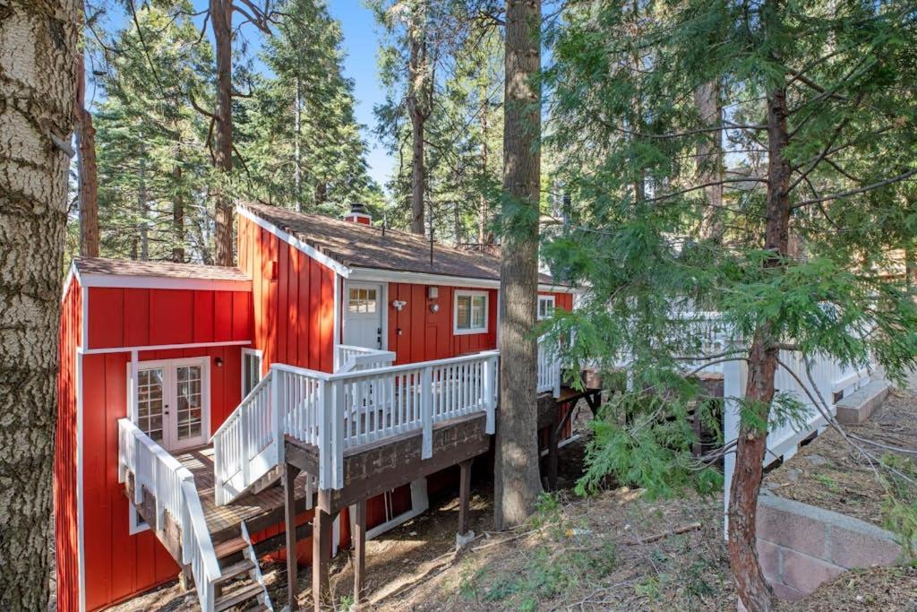 Red Cottage Charmer - Bed and Breakfast Lake Arrowhead