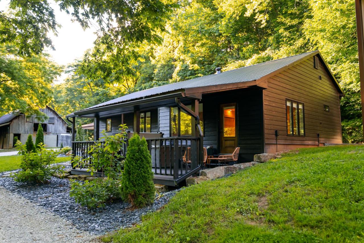Secluded Family Cabin with Hot Tub - B&B Shoals