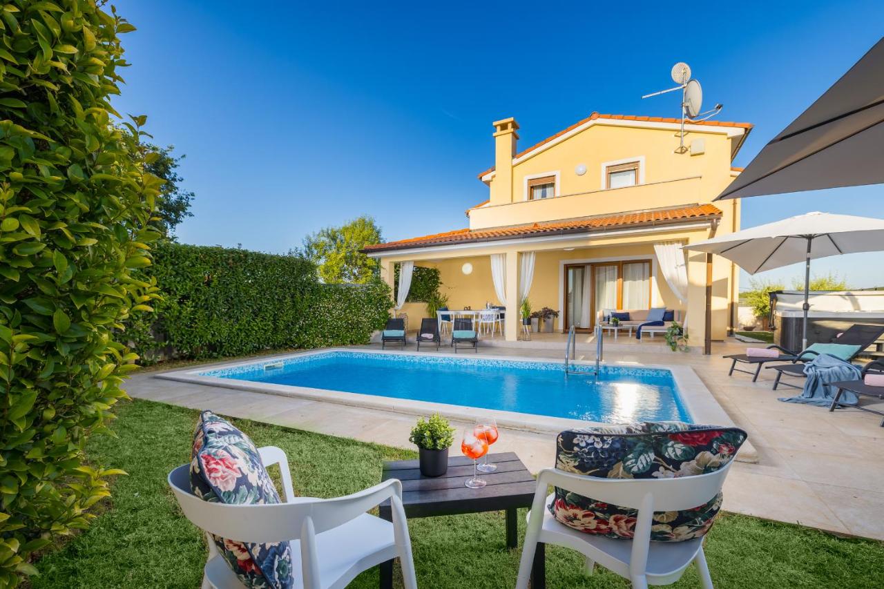 House with pool and whirlpool - Ferienwohnung Sarići
