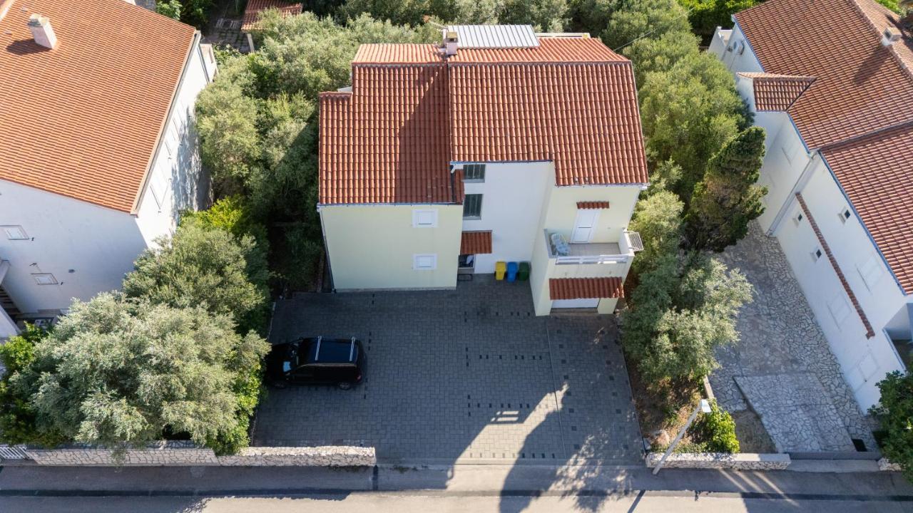 Apartments Ivanov - Ferienwohnung Novalja