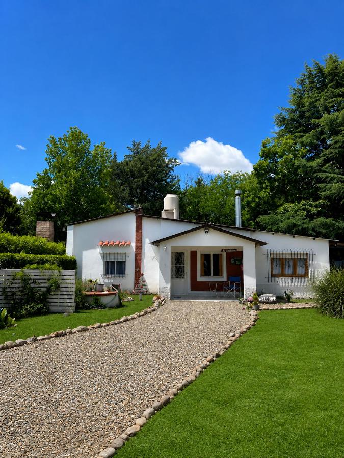 Casa con piscina climatizada y amplio jardín - Ferienwohnung Sierra de la Ventana