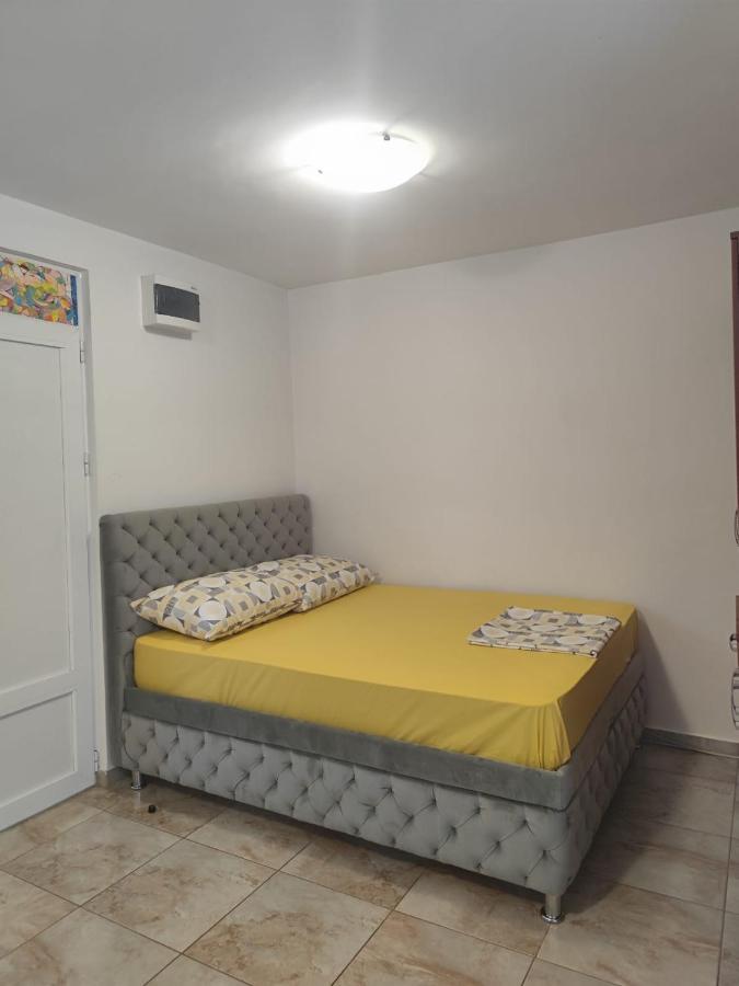 Mona&Mike Apartments - Bed and Breakfast Tivat