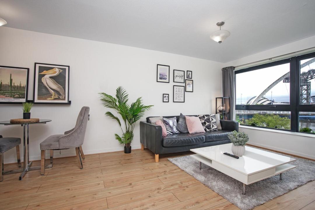 Stylish 2BR Flat Sleeps 4 with Parking Kinning Park - B&B Glasgow
