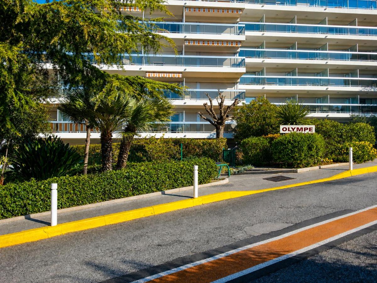 Appartement climatisé avec piscine, proche centre et plages d'Antibes - B&B Antibes