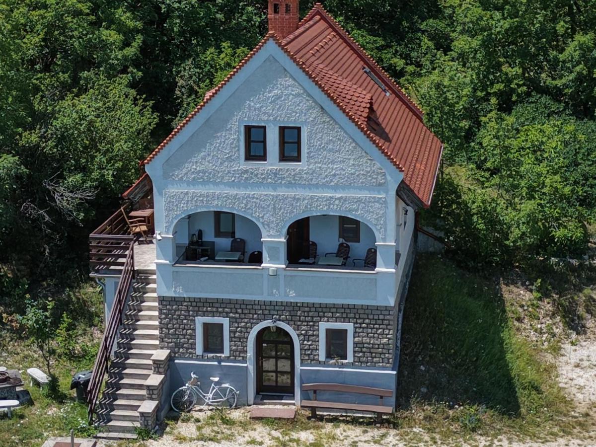Kisleshegy Balatonudvari Vendégház - B&B Balatonudvari