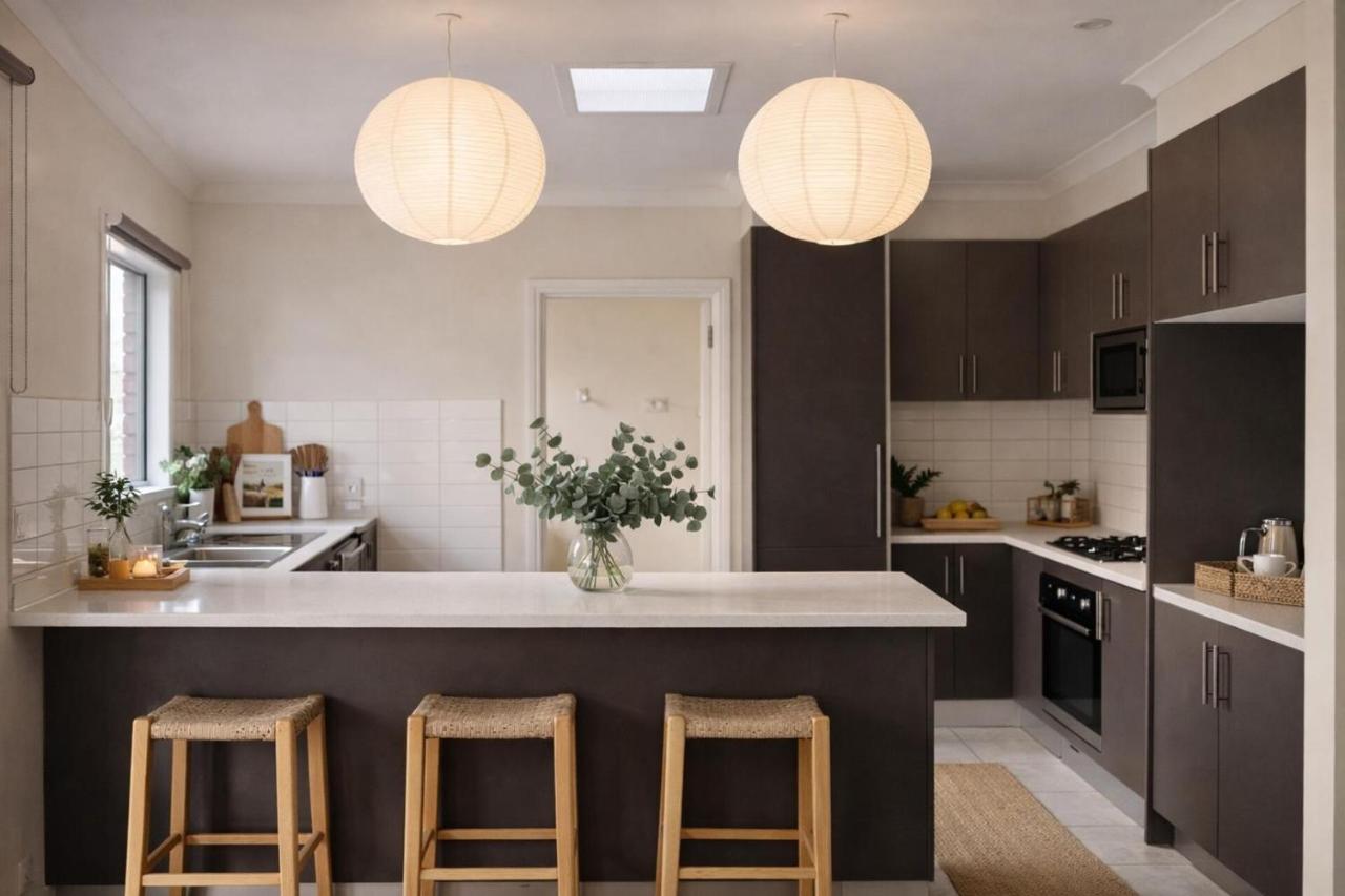 Quiet 2BR Villa | Parking | 15 min Airport & City - Chambres d'hôtes Melbourne