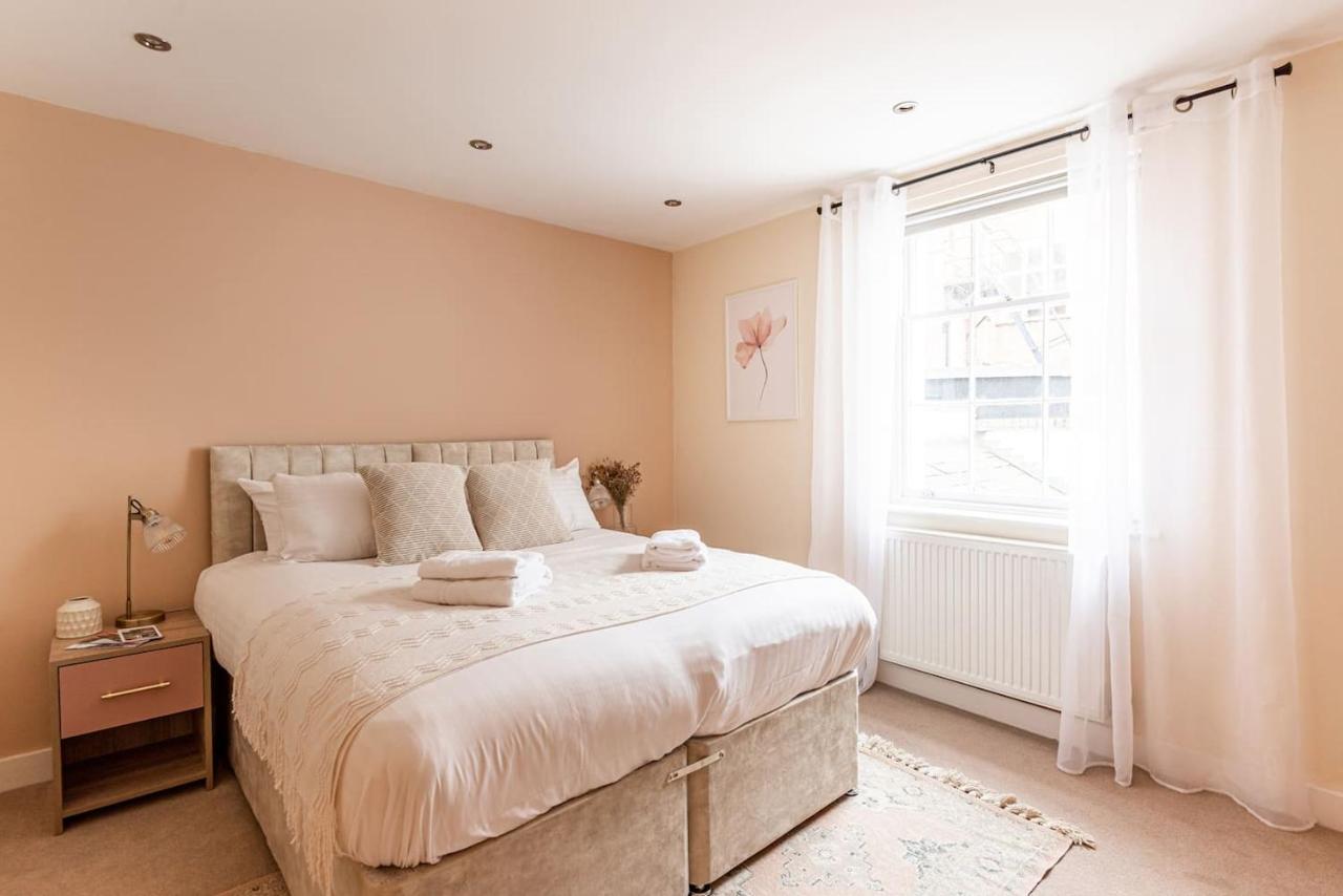 Super Central - Quiet - 2 Bedroom Cottage - Bed and Breakfast Shrewsbury