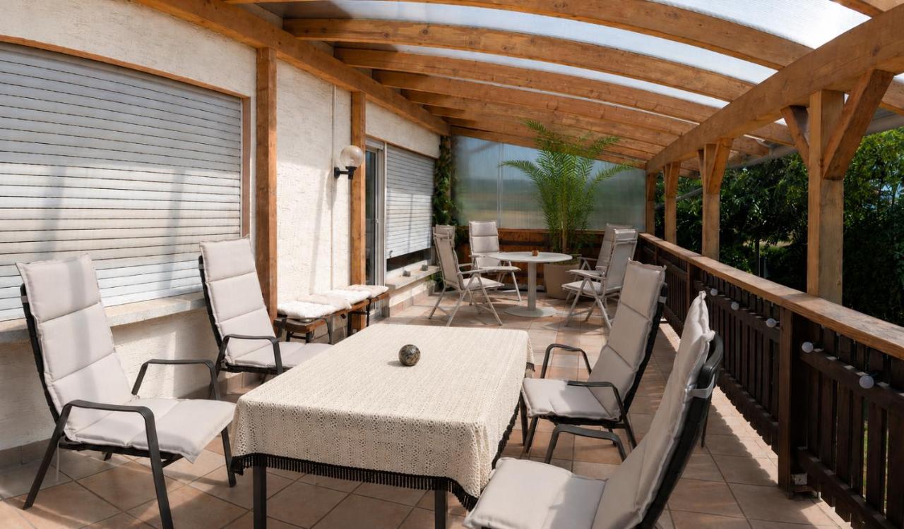 Casa Sonora - komplettes Ferienhaus mit Terrasse, Garten und Partykeller - B&B Lichtenfels