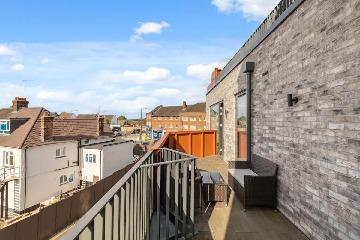 Luxury 3BR Apt Sleeps 10, Wembley & Park Views - B&B Preston