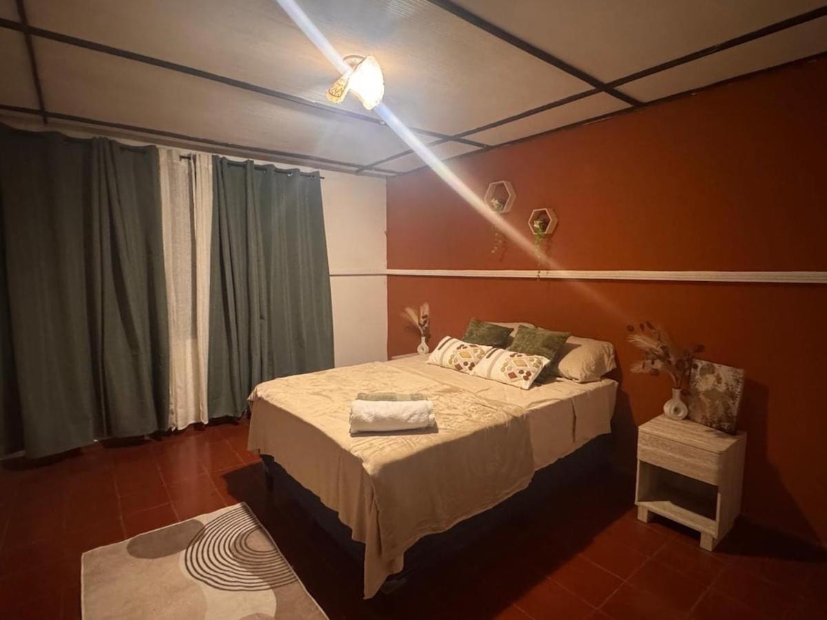 Loma Linda Essenz 152 B - B&B San Salvador