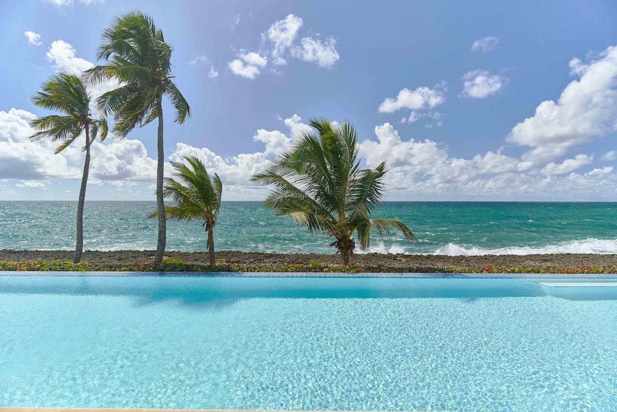 Oceanfront Apartment, Pool, Near the Beach, Large Balcony - Chambres d'hôtes Villas del Mar