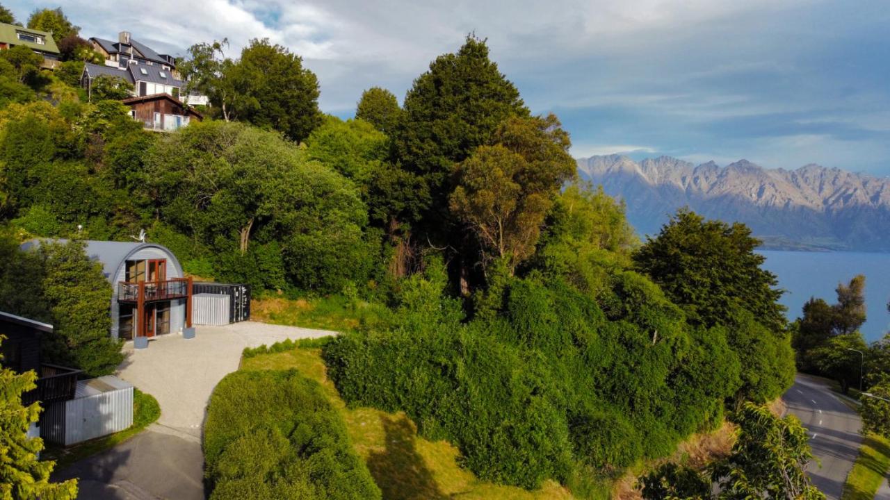Arc House - 5 min to Town - Hot Tub - Loft - B&B Queenstown