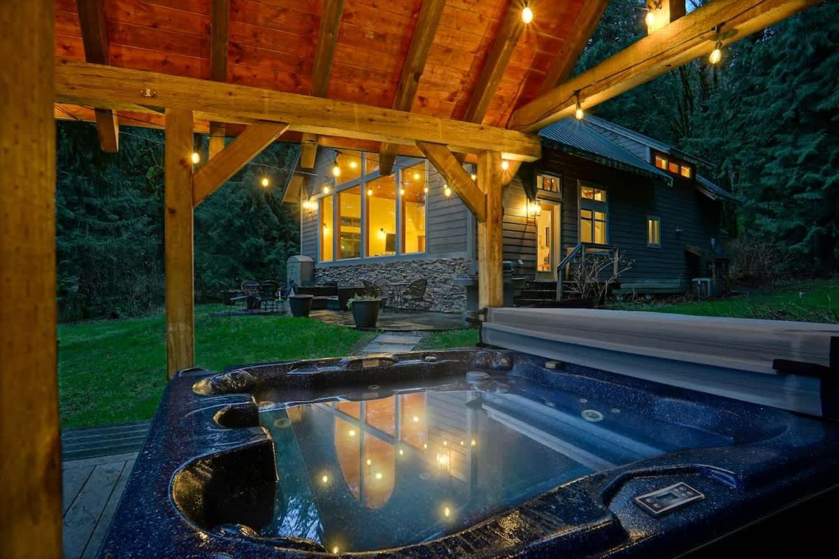 Waterfront Chalet - B&B Maple Falls