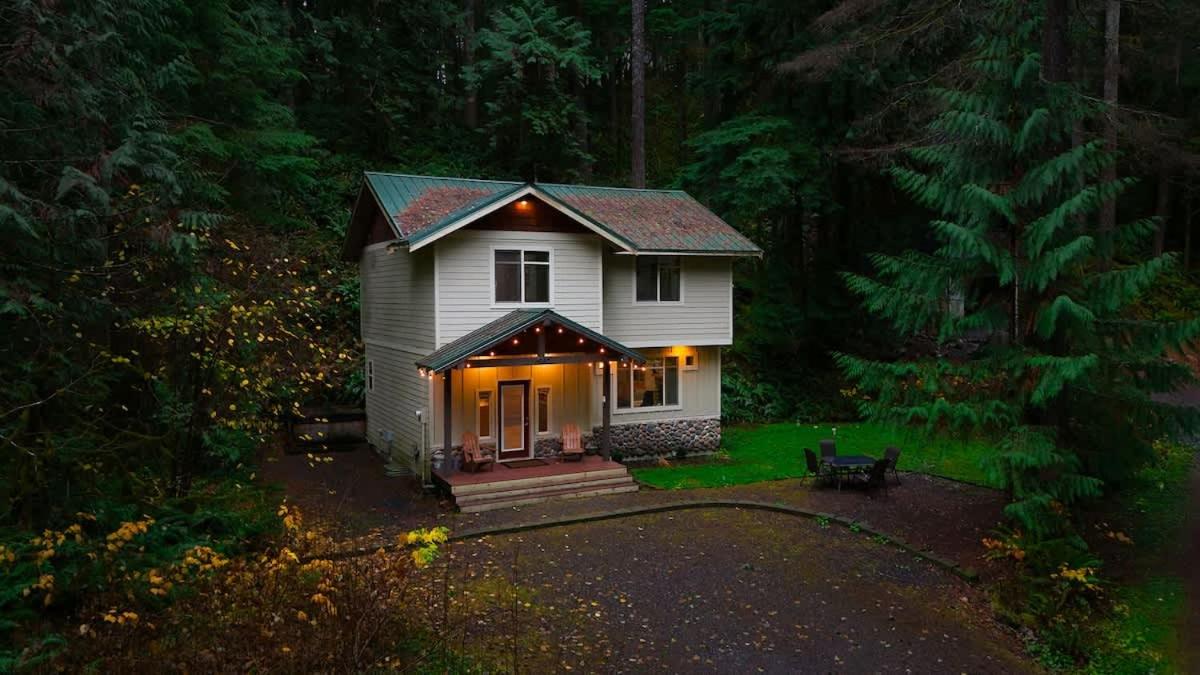 Snowline Hillside Chalet - B&B Glacier