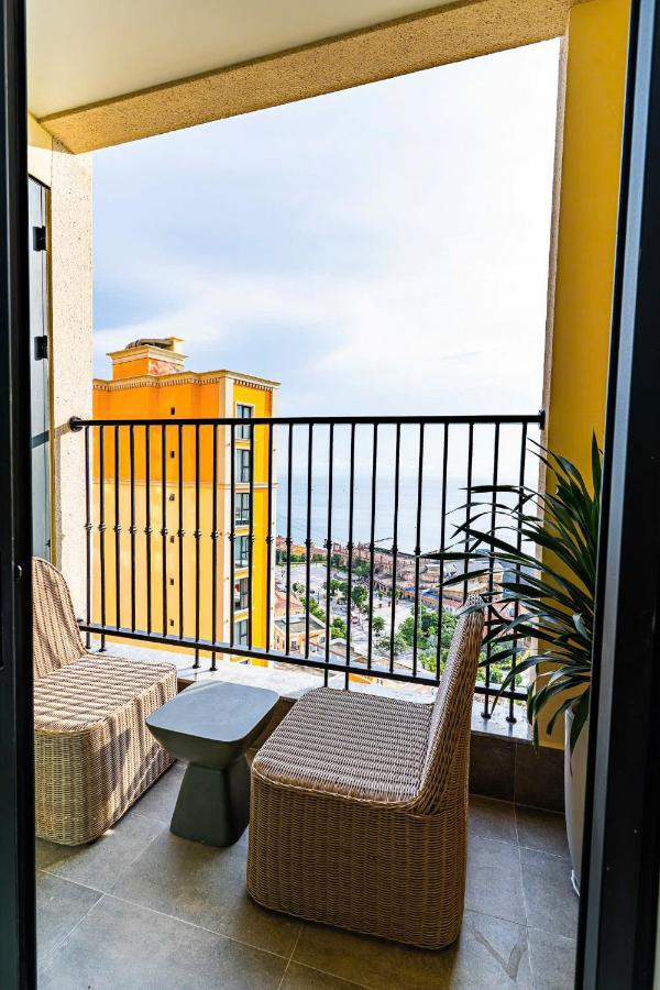 One-Bedroom Apartment with Ocean View