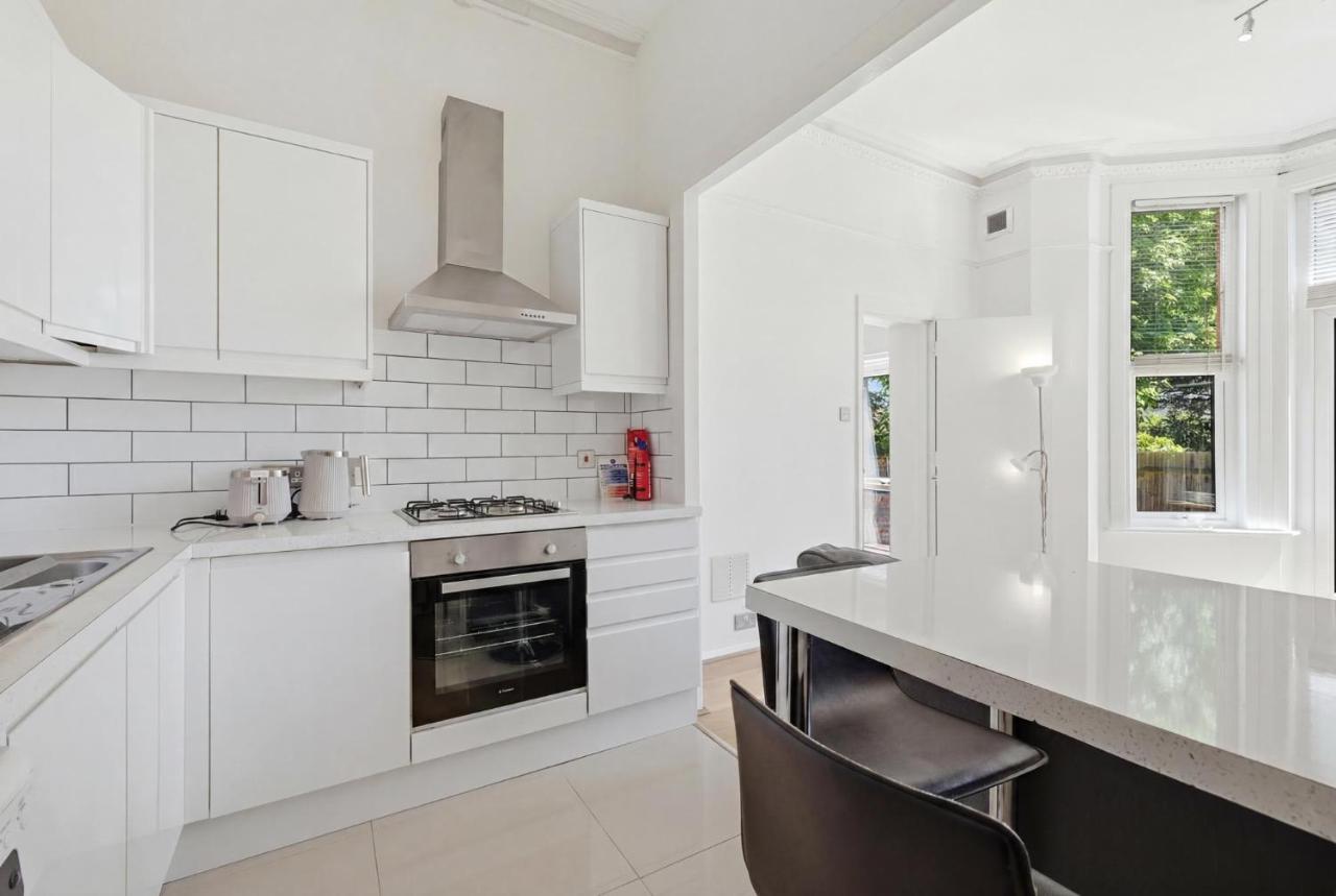 Madeley Oak - B&B Ealing