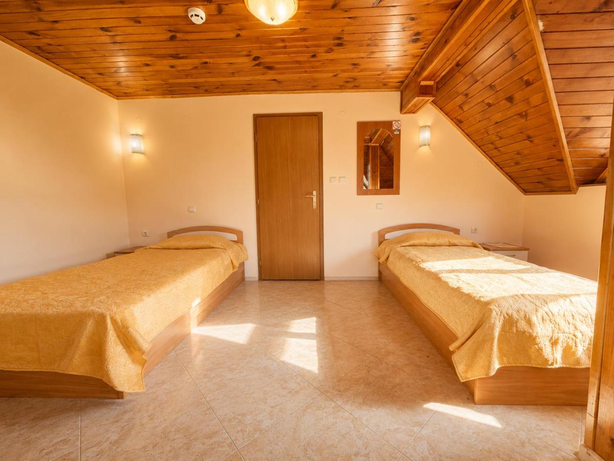 Chambre Lits Jumeaux - Vue sur Piscine
