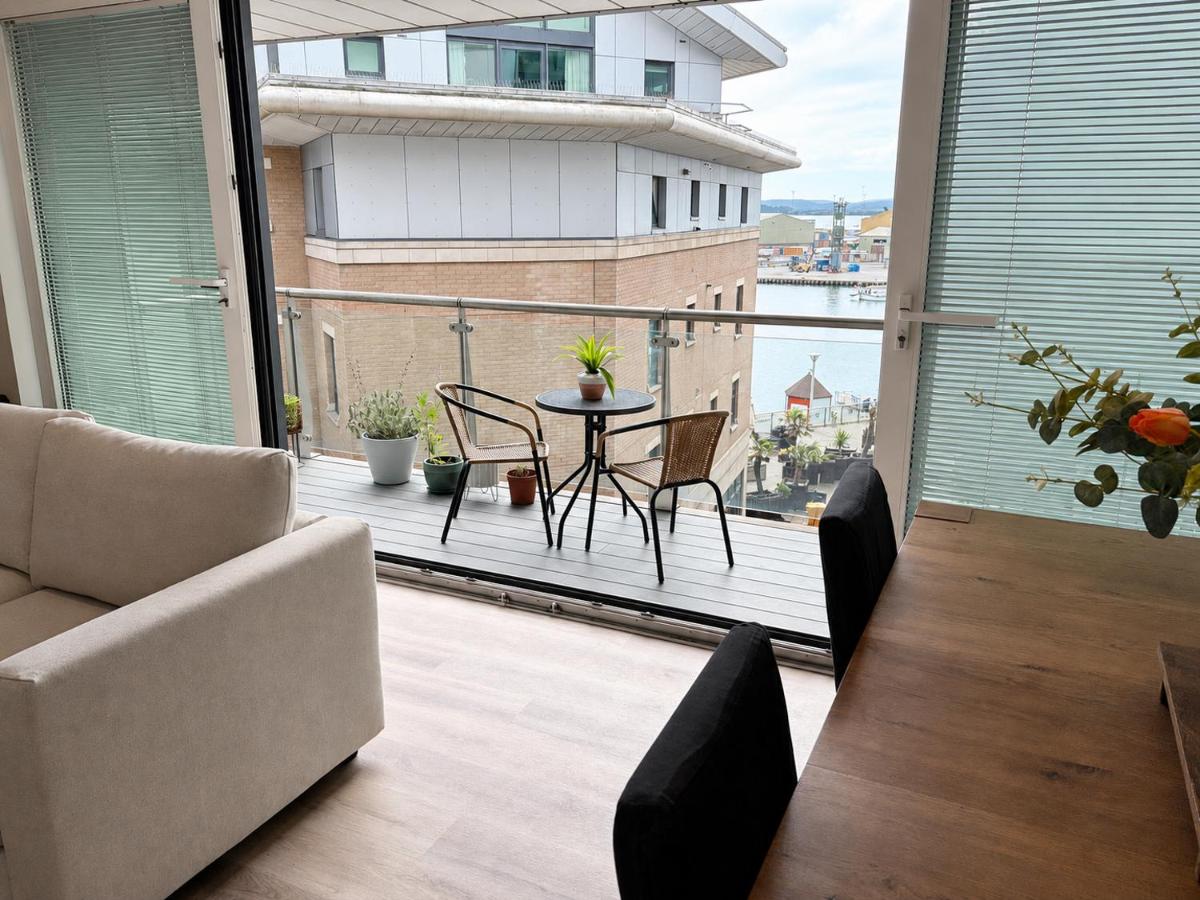 Stylish & Modern Large Balcony Poole Harbour Views - B&B Poole