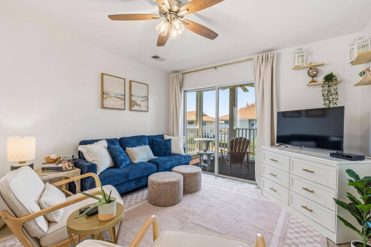 Tilghman Shores 2BR Pool 3-Min to the Ocean - Bed and Breakfast Myrtle Beach