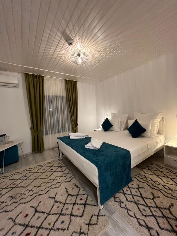 Zimmer mit Kingsize-Bett