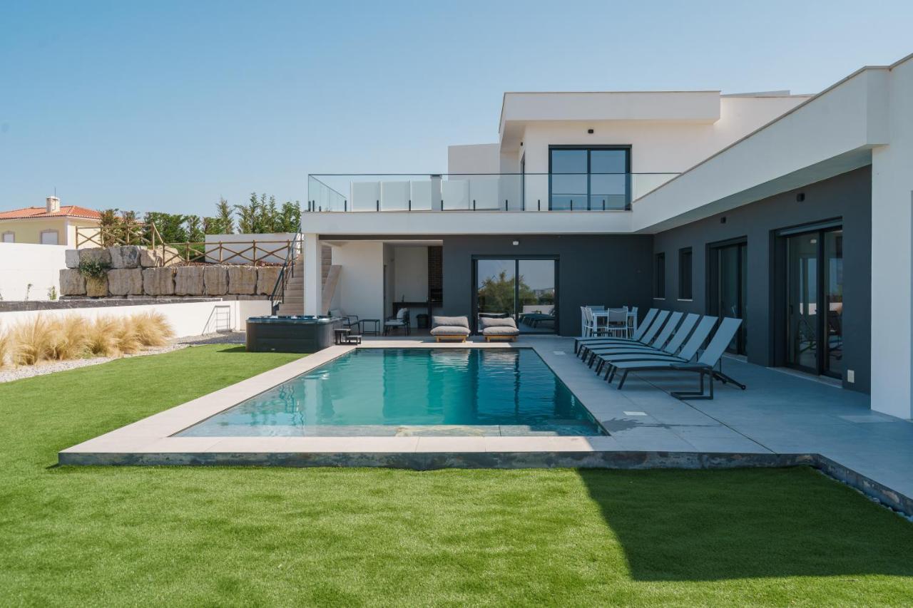 Villa Locki with jacuzzi, private pool and sea view - B&B Lourinhã