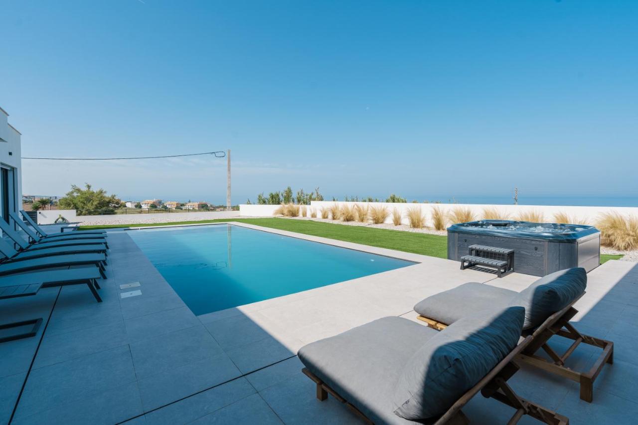 Villa Locki with jacuzzi, private pool and sea view - B&B Lourinhã