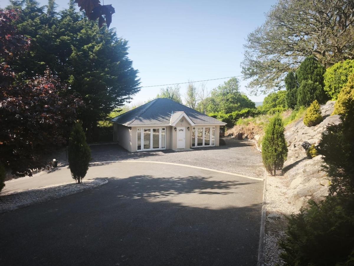 Lakeside Lodge Where the Mountains Meet the Waters - Ferienwohnung Ballyknockan