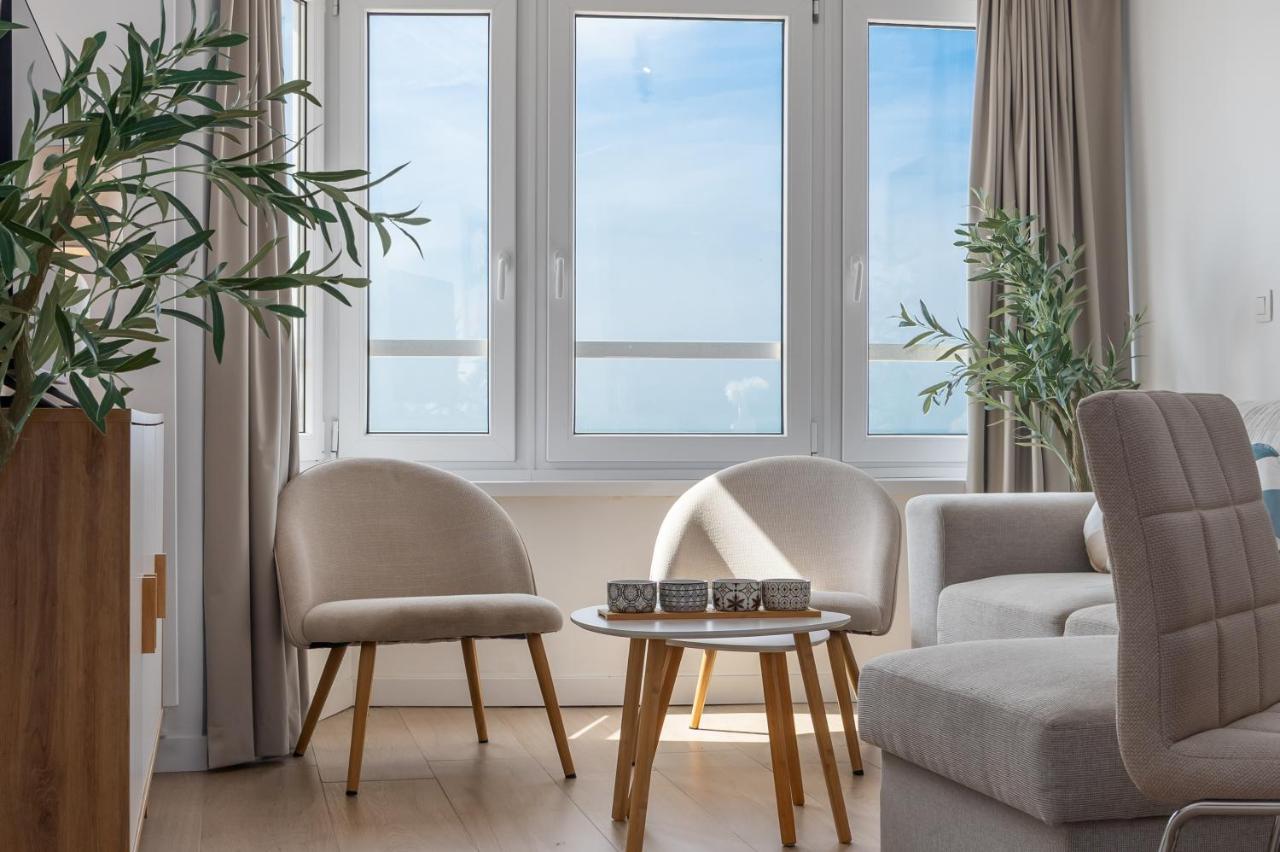 LECOMTE - La Croisette with Garage 89 - B&B Ostend