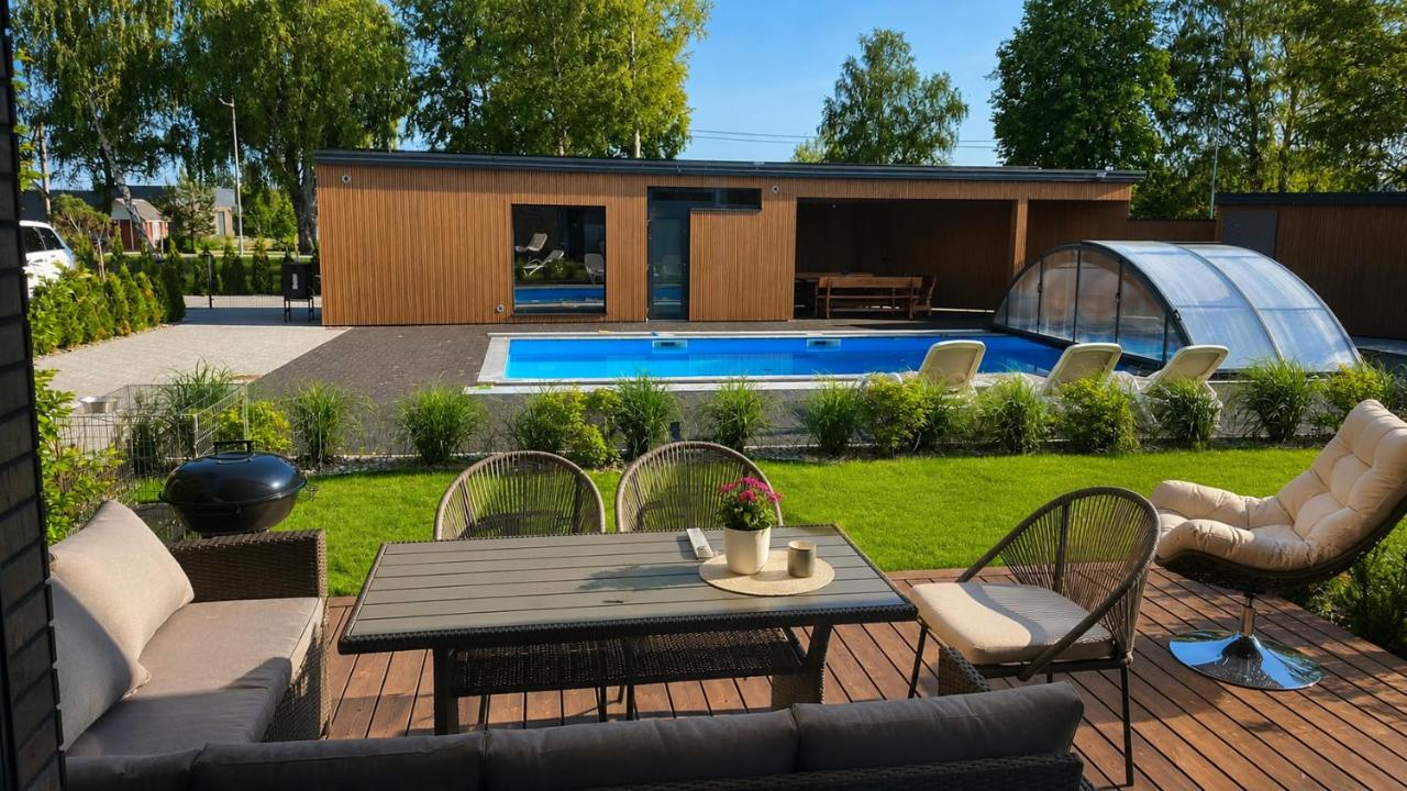 Kotedžas su baseinu ir pirtimi - B&B Palanga