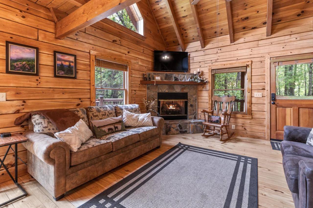 Mountain Log Cabin Near ASU with Soaking Tub & Views - B&B Boone