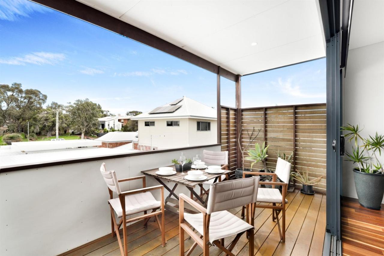 The Nest -Modern 2BR 750m walk to the Beach! - B&B Perth
