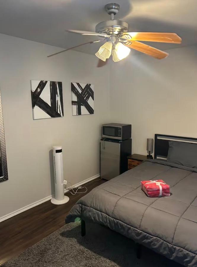Cozy private room near COTA and Tesla - B&B Austin