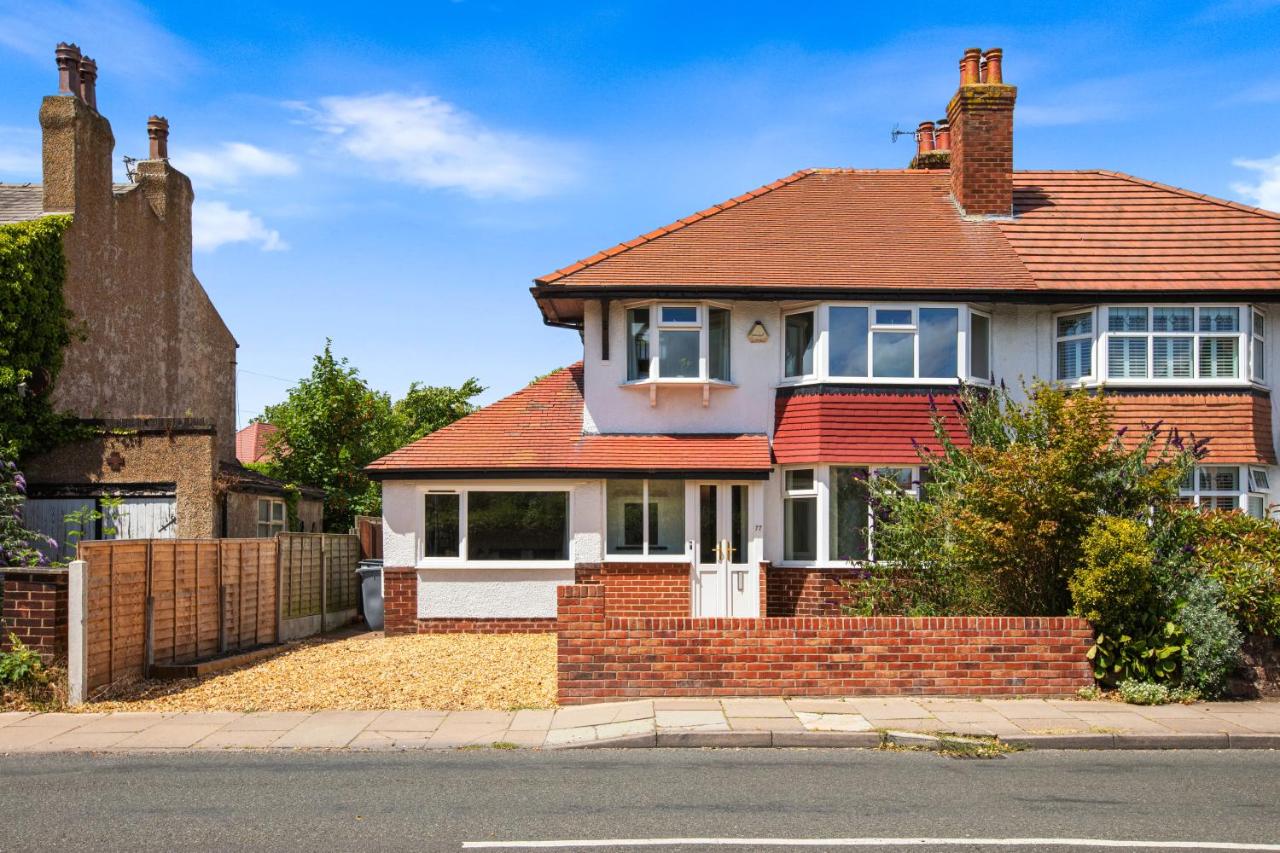 Large Stunning & Modern Home with Private Parking - B&B Great Meols