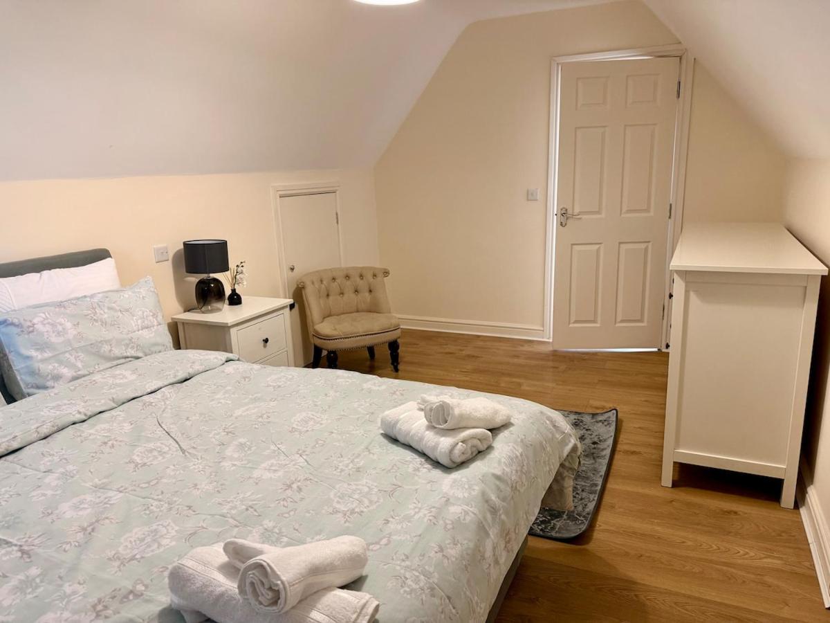 Cypress Homes - Beautiful space , Memorable stay - Chambres d'hôtes Earley