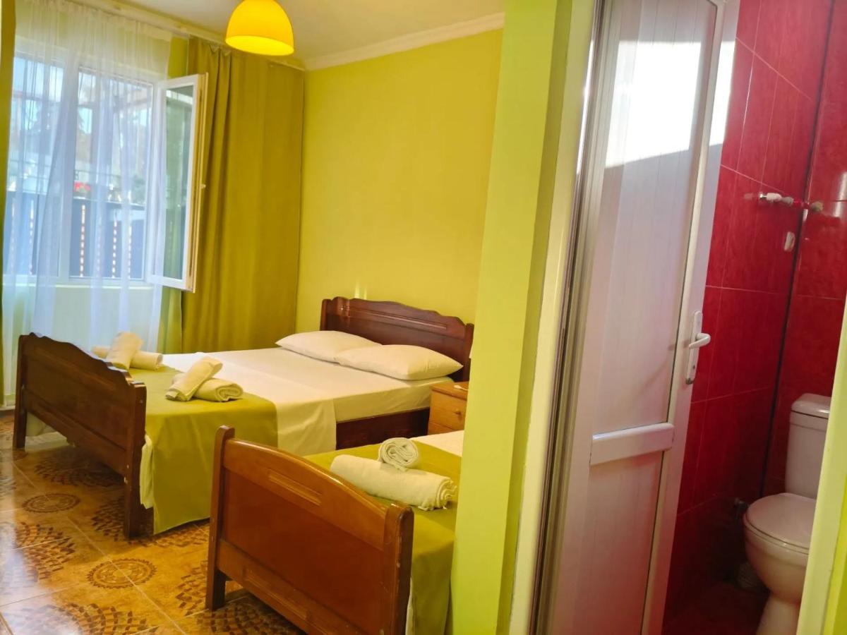 Chambre Familiale avec Douche 