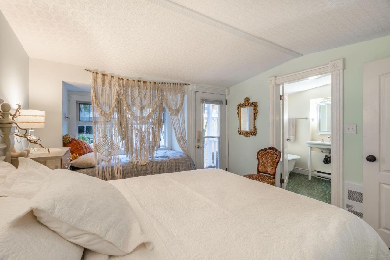 The Cottage and Castle - B&B Chemainus