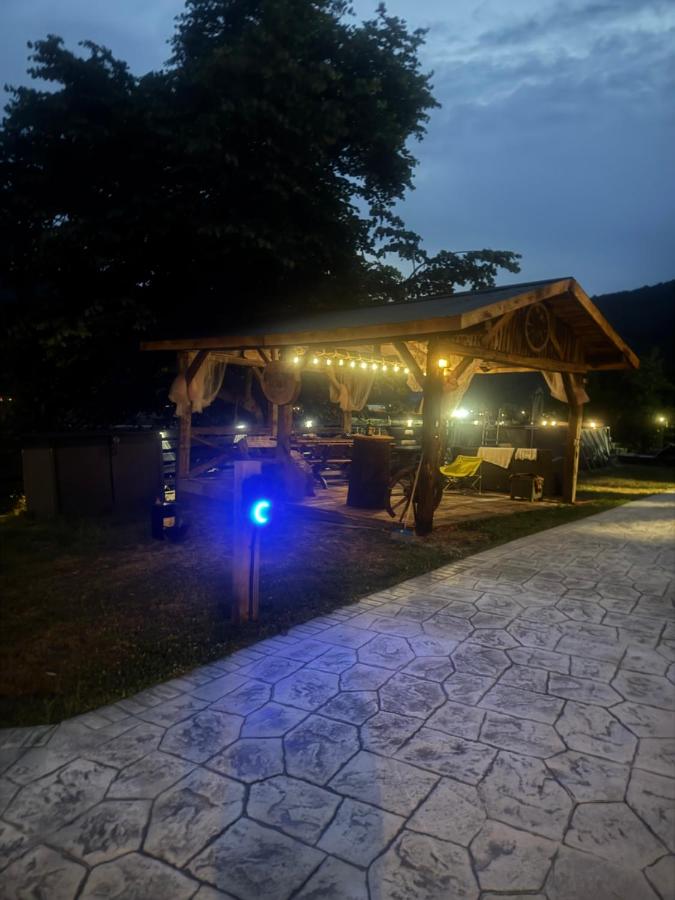 Vatra Bunătăților- By The Lake - B&B Proieni