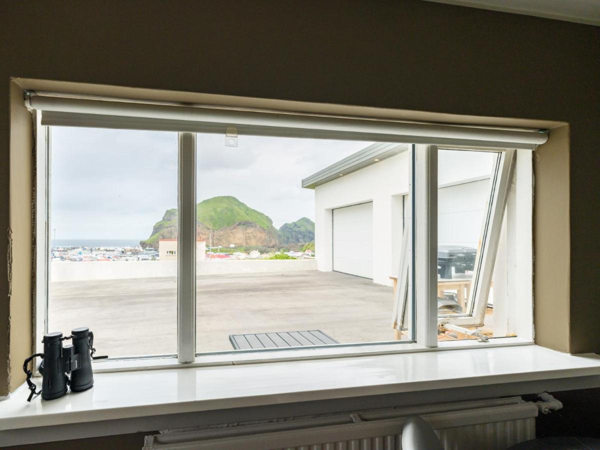 Bright flat with stunning view! - B&B Vestmannaeyjar