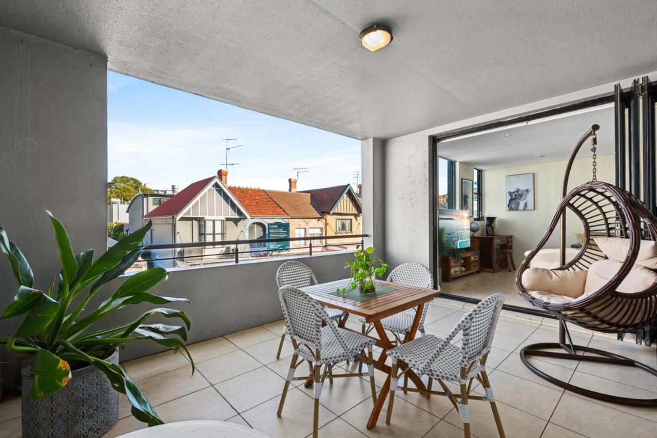 Bright & Spacious 2 BDR w Pool Parking Balcony AC - Chambres d'hôtes Sydney