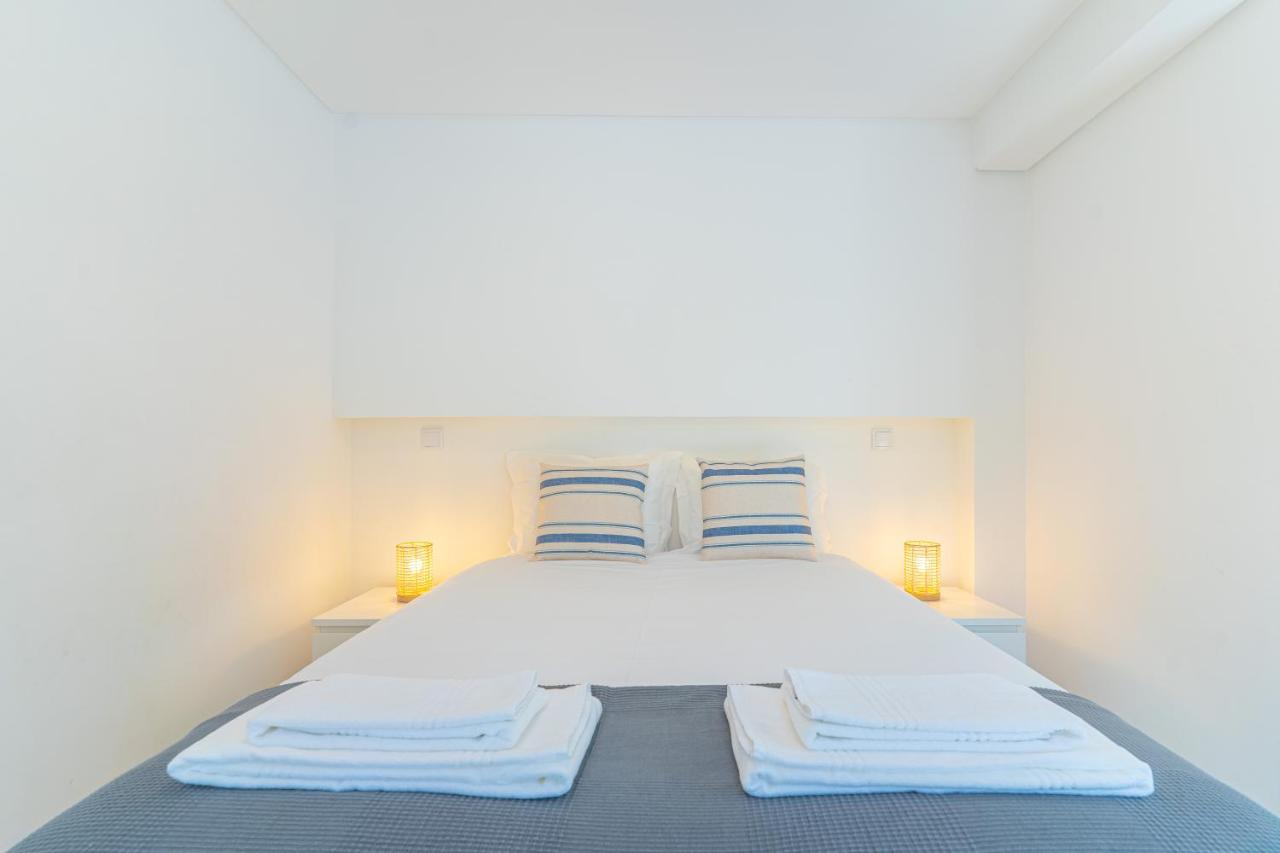Modern Villa with Garden and Private Parking - Bed and Breakfast Lissabon
