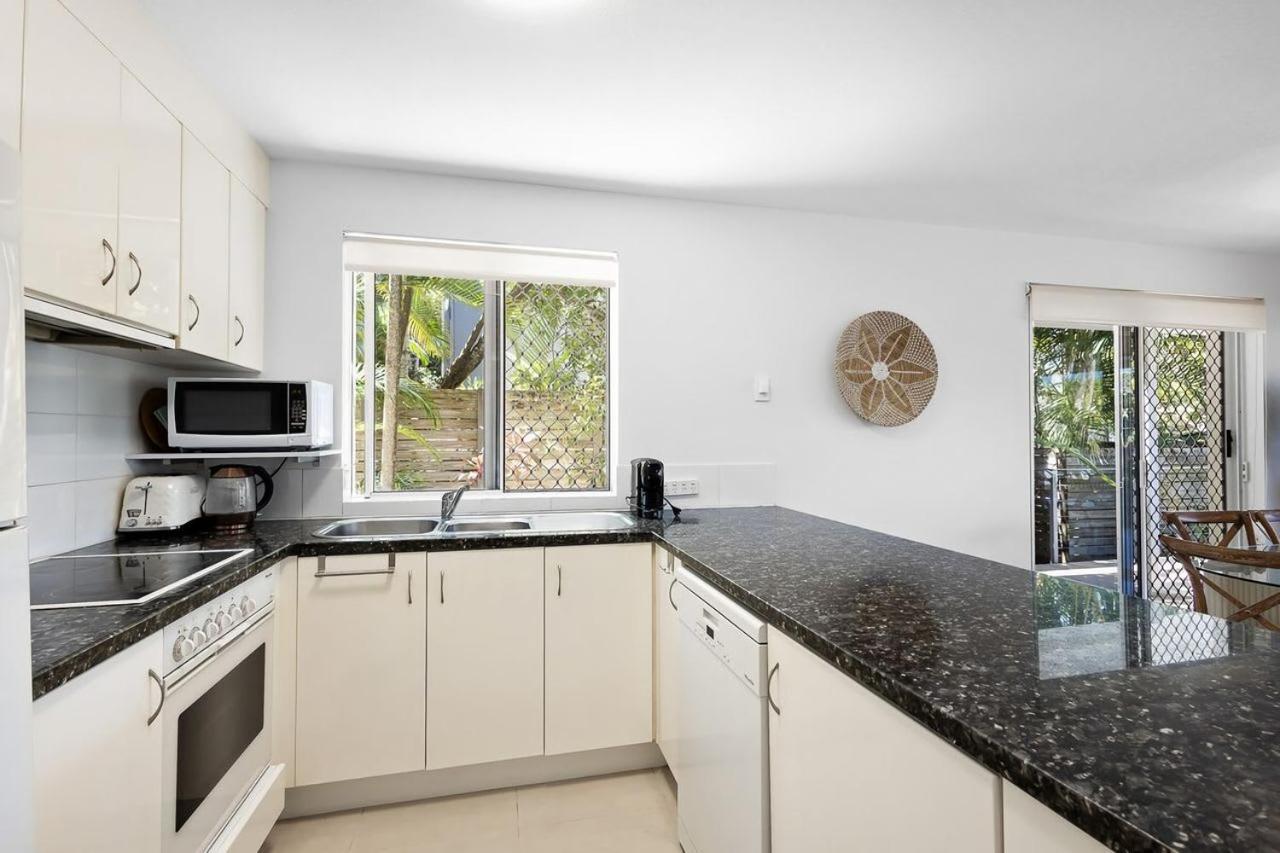 The Sunshine Villa 2 Min walk to Village Beach - Chambres d'hôtes Sunshine Beach