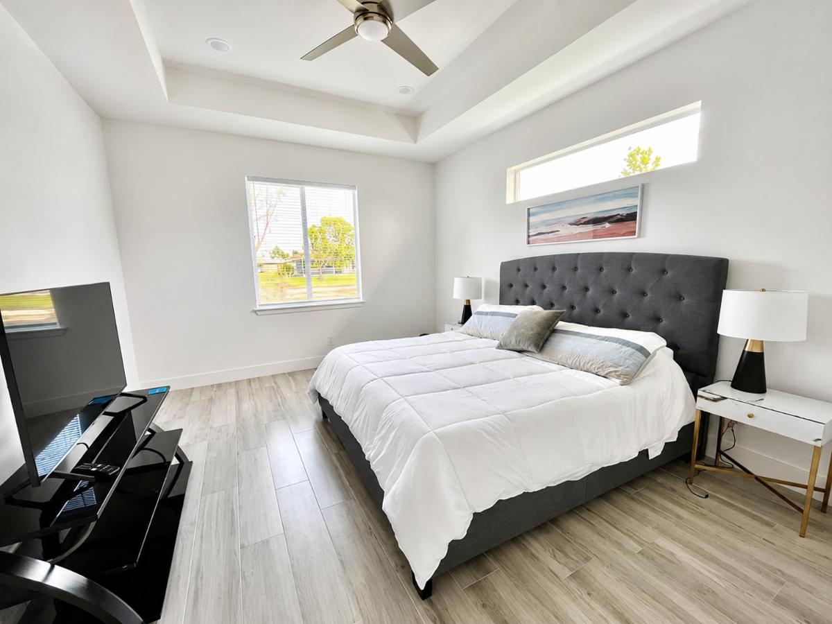 New house with canal view in Cape Coral - Chambres d'hôtes Cape Coral