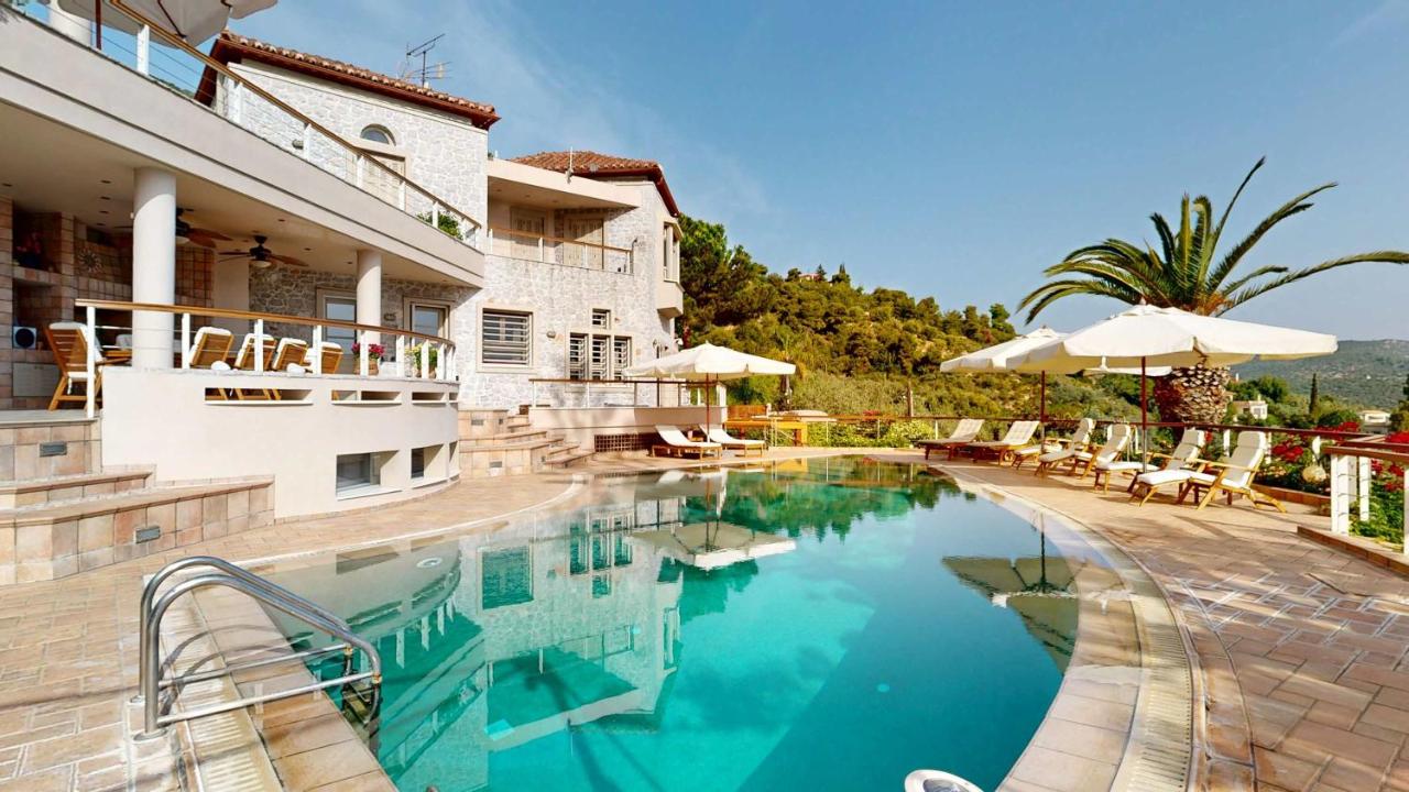 Epidavros Villas - Gardenia Garden Retreat with Shared Pool - B&B Néa Epídavros