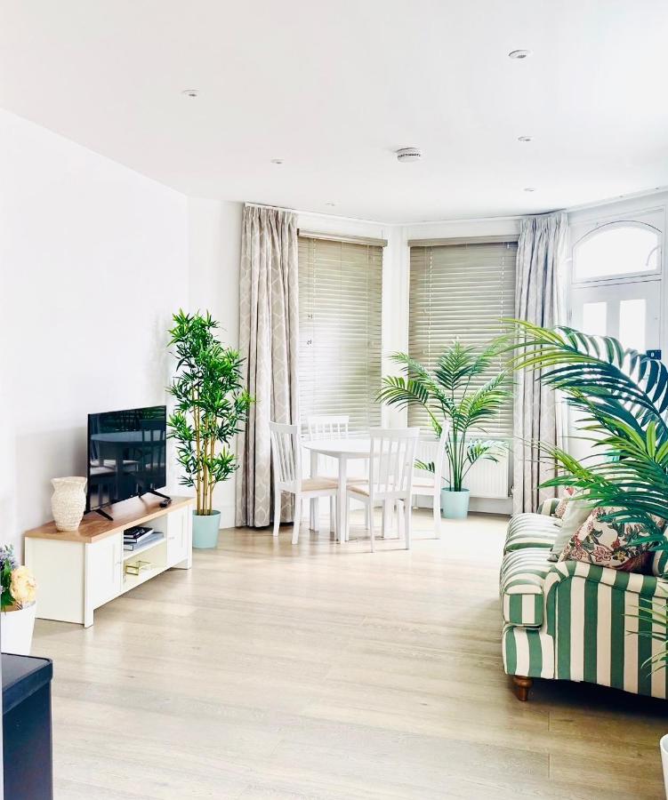 Sleeps 4, Close to Windsor Castle, Eton, Legoland & Ascot - B&B Windsor