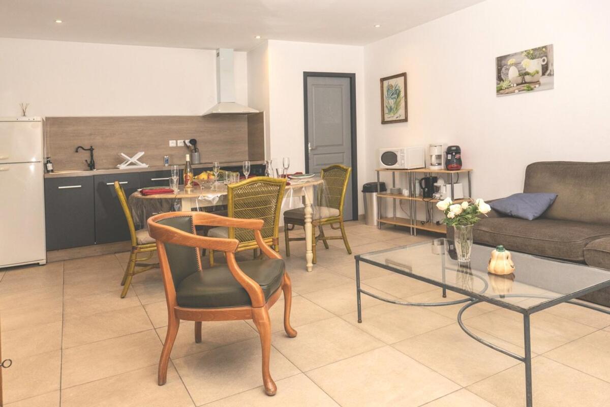 "Côté Cour"-Meublé de Tourisme 3 étoiles -Résidence "Les Logis de Béziers"-Garage optionnel-Cœur de ville-Plages à 16km ! - B&B Béziers